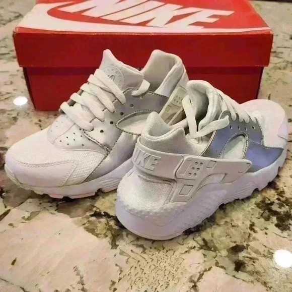 Nike Huarache Run (GS) White Metallic Silver Grade School Size 5Y NIB 654275-108 - Picture 5 of 7
